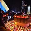 Вашингтонский геноцид: США спекулируют на теме голода на Украине (Участники всеукраинской акции Зажги свечу ставят символические лампады к мемориалу памяти жертв голо…) Участники всеукраинс…