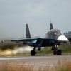 Что стоит за угрозами России в Сирии (Российский истребитель Су-34 совершает взлет на авиабазе Хмеймим в Сирии | © РИА Новости, Максим Блинов) Российский истребите…
