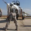 Необходимая военная жестокость России (Российские летчики перед полетом у самолета Су-24 на авиабазе Хмеймим в Сирии | © РИА Новости, Дмитр…) Российские летчики п…