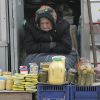 Как власть заставляет украинцев жить на 2 доллара в день (Пожилая женщина продает продукты домашнего изготовления в Киеве | © AP Photo, Efrem Lukatsky) Пожилая женщина прод…