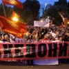'Второго шанса не будет': Македонию запугивают Москвой (Участники митинга против изменения названия страны перед зданием парламента в Скопье в Македонии. 13…) Участники митинга пр…
