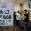 В США и ЕС все чаще выступают против отказа в приеме наличных