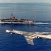 The National Interest: как СССР планировал уничтожать авианосцы (Ракетоносец Ту–16 облетает авианосец USS Ranger CV 61 в 1989 году | © CC0 / Public Domain, Unknown) Ракетоносец Ту–16 об…