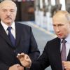 Холодный прием в Сочи: Путин сразу поставил Лукашенко на место (На фото: президент Белоруссии Александр Лукашенко и президент России Владимир Путин (слева направо) …) На фото: президент Б…
