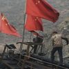 Жизнь и смерть мировой добычи угля зависит от Китая (Рабочий угольной шахты в Датуне, Китай | © AFP 2020 / Greg Baker) Рабочий угольной шах…